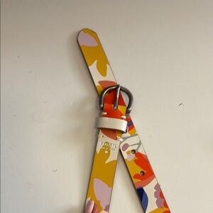 FOSSIL…Colorful Floral Belt with Silver Buckle
Size Medium…NWTS…41” in length